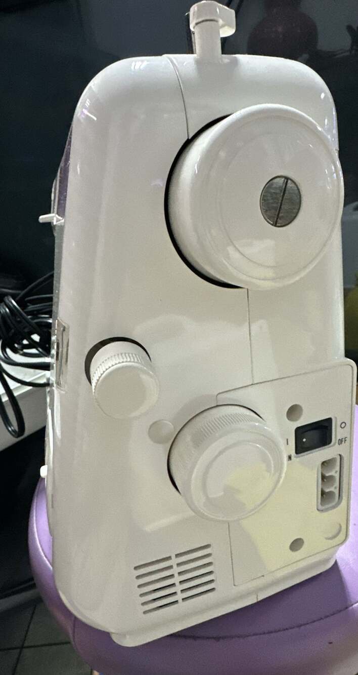 Singer 2639 Sewing Machine - Picture 5 of 7